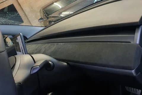DIY – Alcantara til dash – Model 3